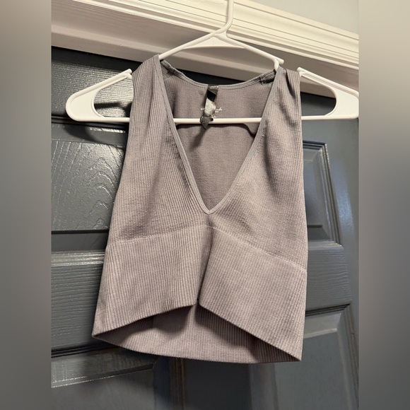 ASO Sarah Cameron Outer Banks Grey Out From Under Tank Top - Picture 2 of 4